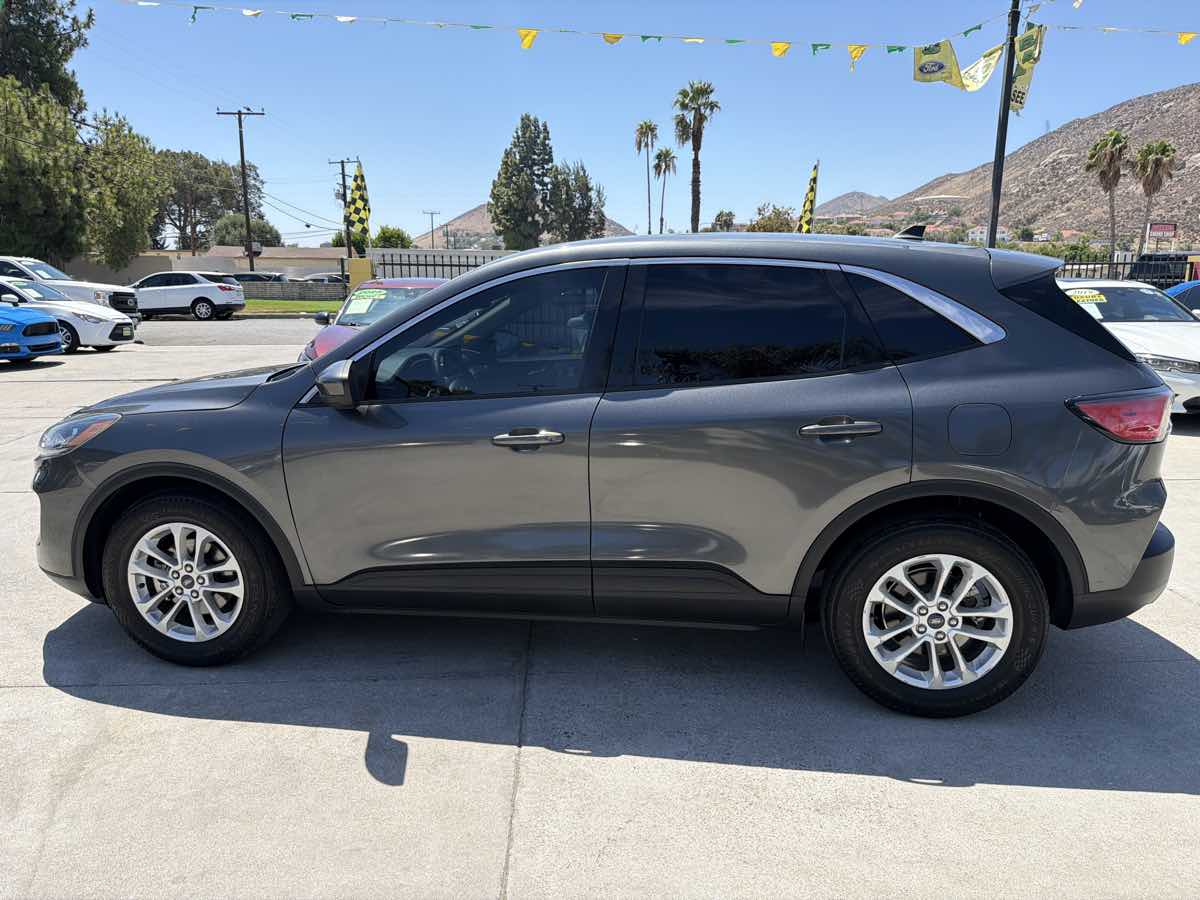 Ford Escape photo 2