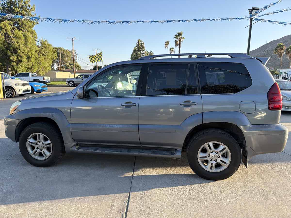Lexus GX photo 2