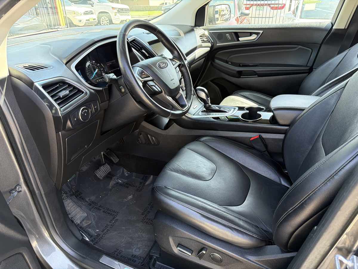 Ford Edge photo 9