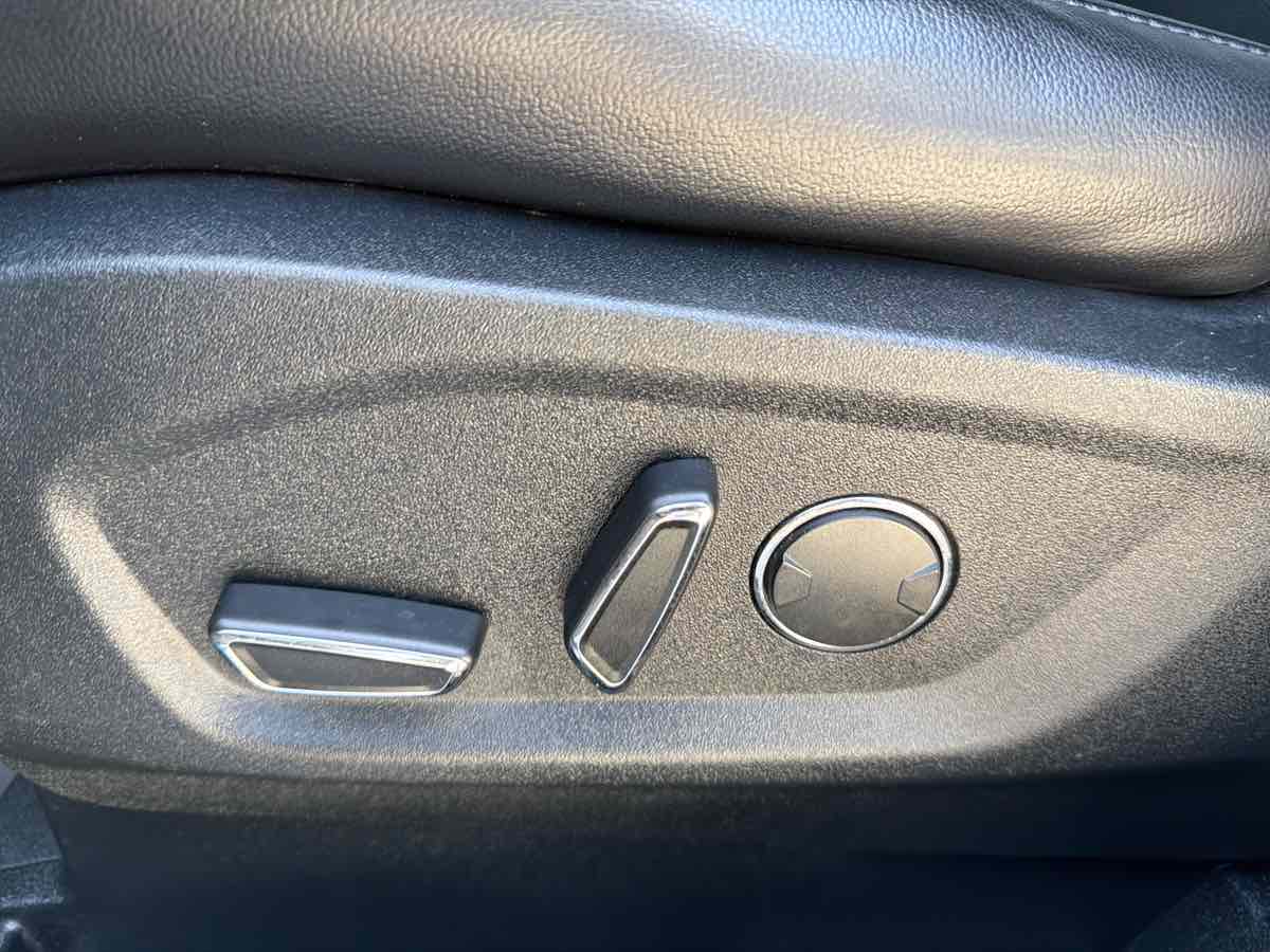 Ford Edge photo 10