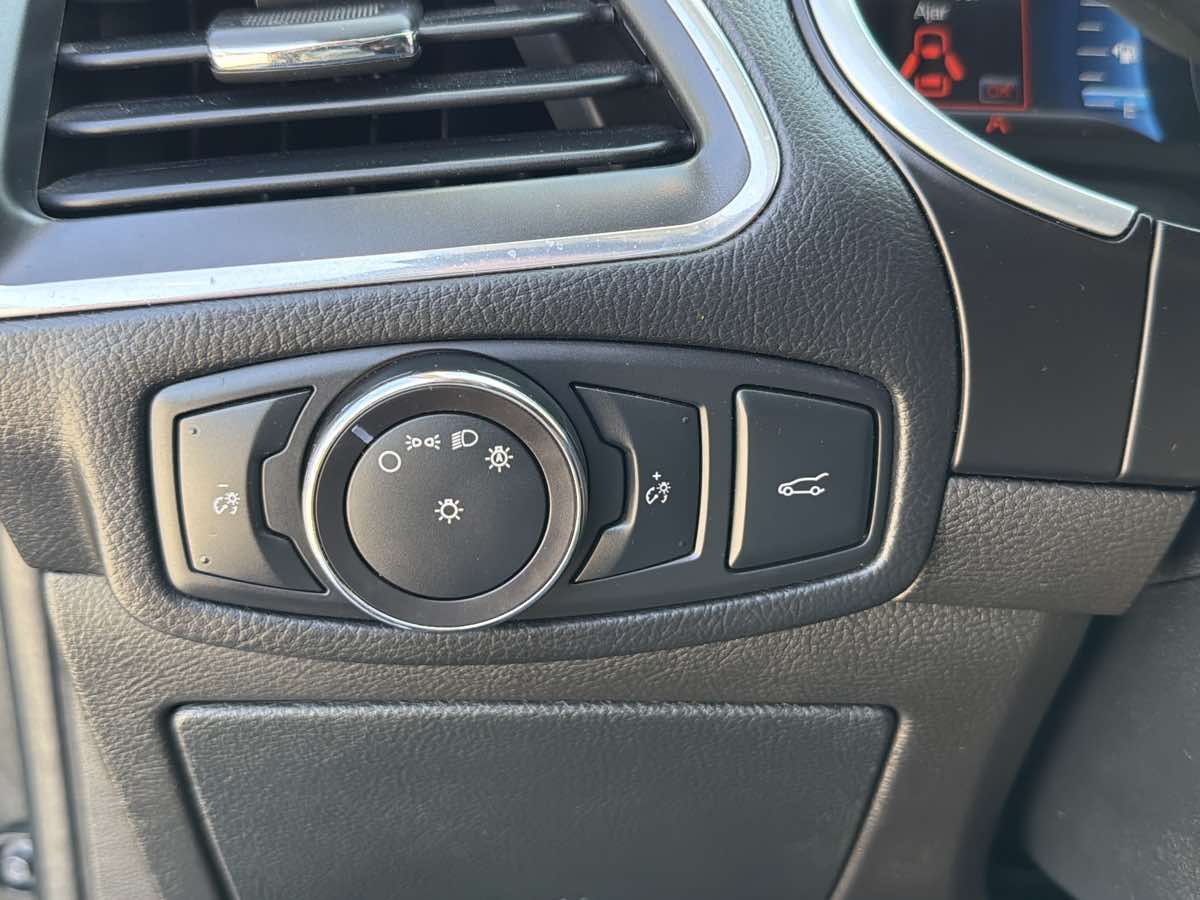 Ford Edge photo 12