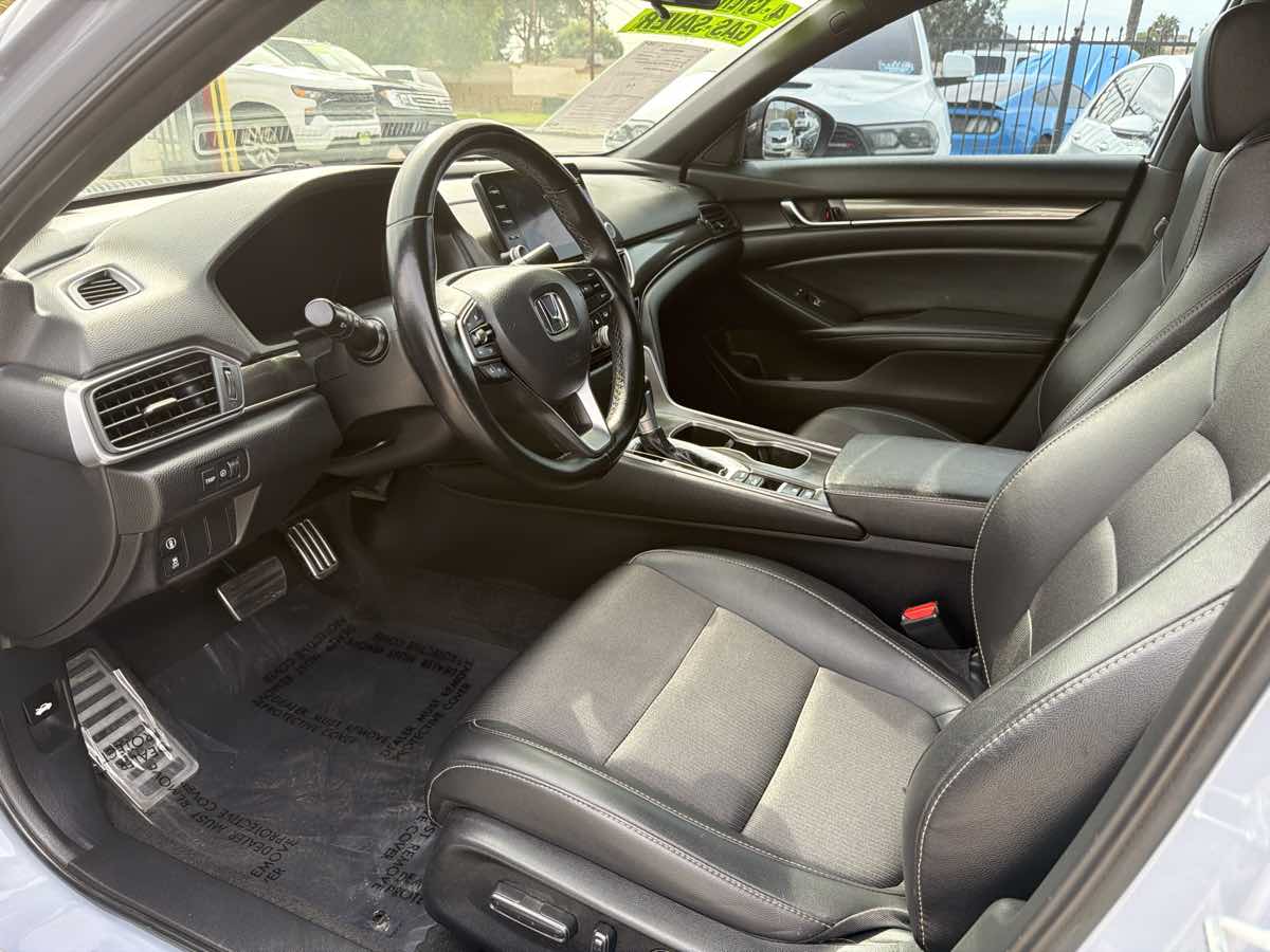 Honda Accord photo 9