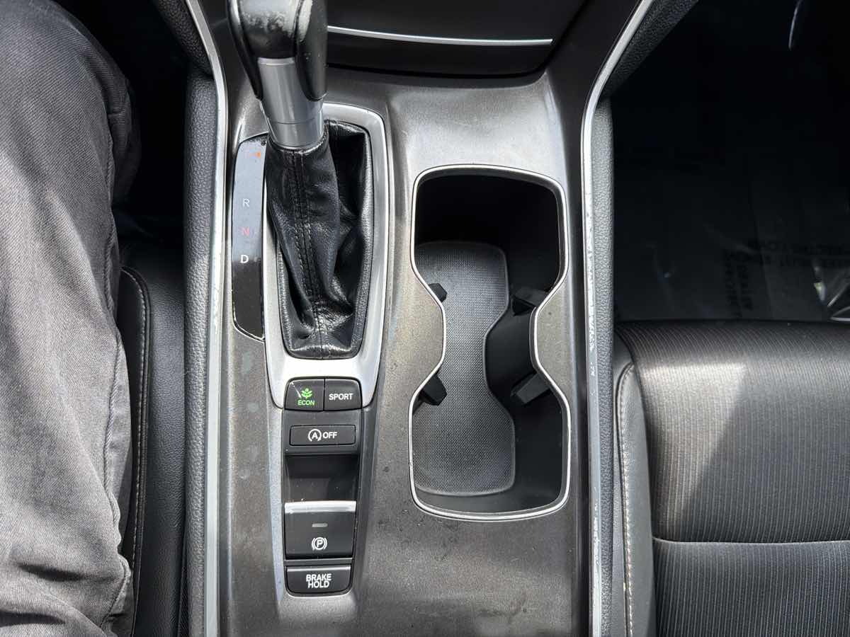 Honda Accord photo 20