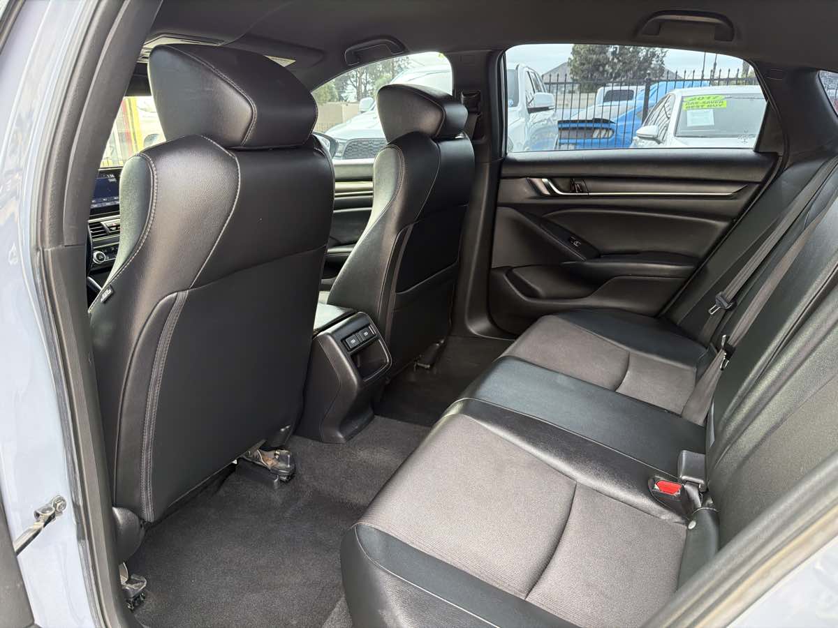 Honda Accord photo 21