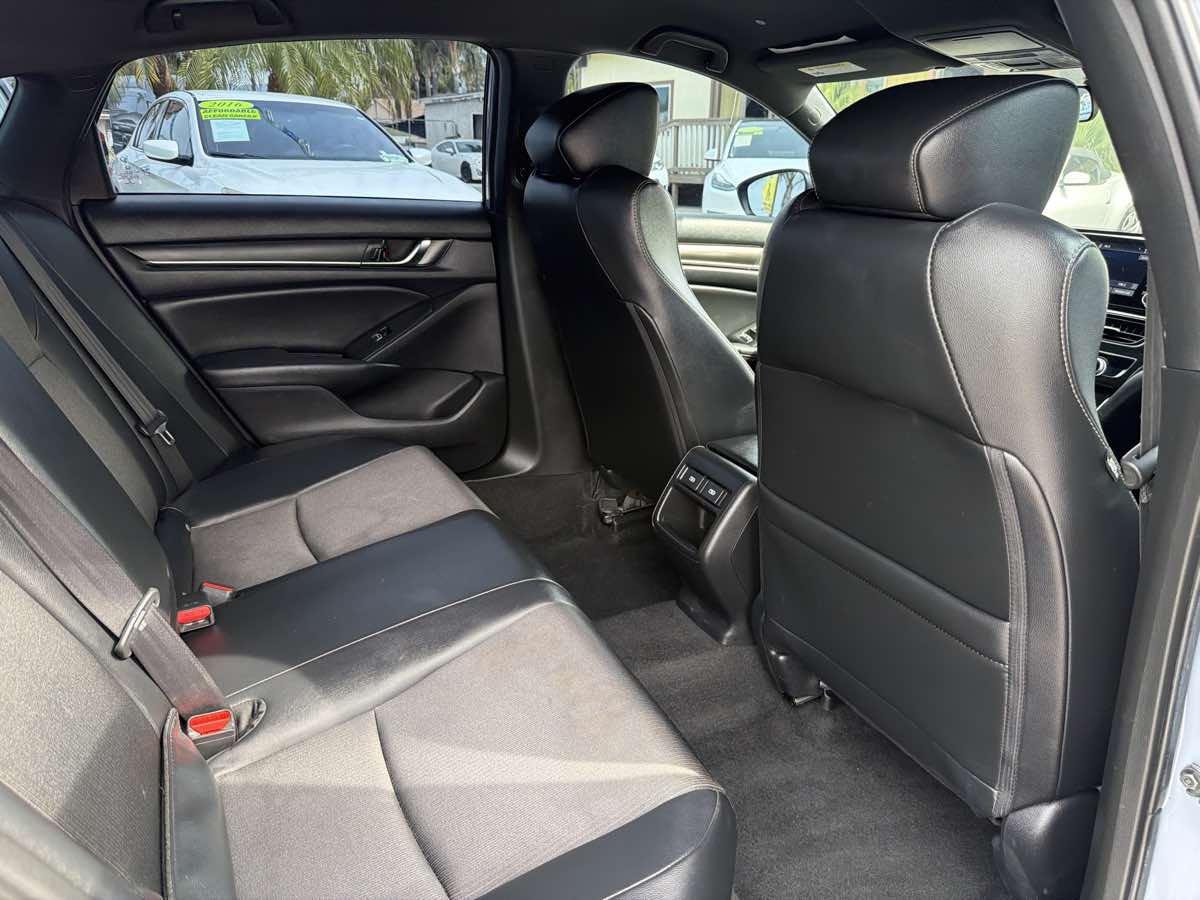 Honda Accord photo 25