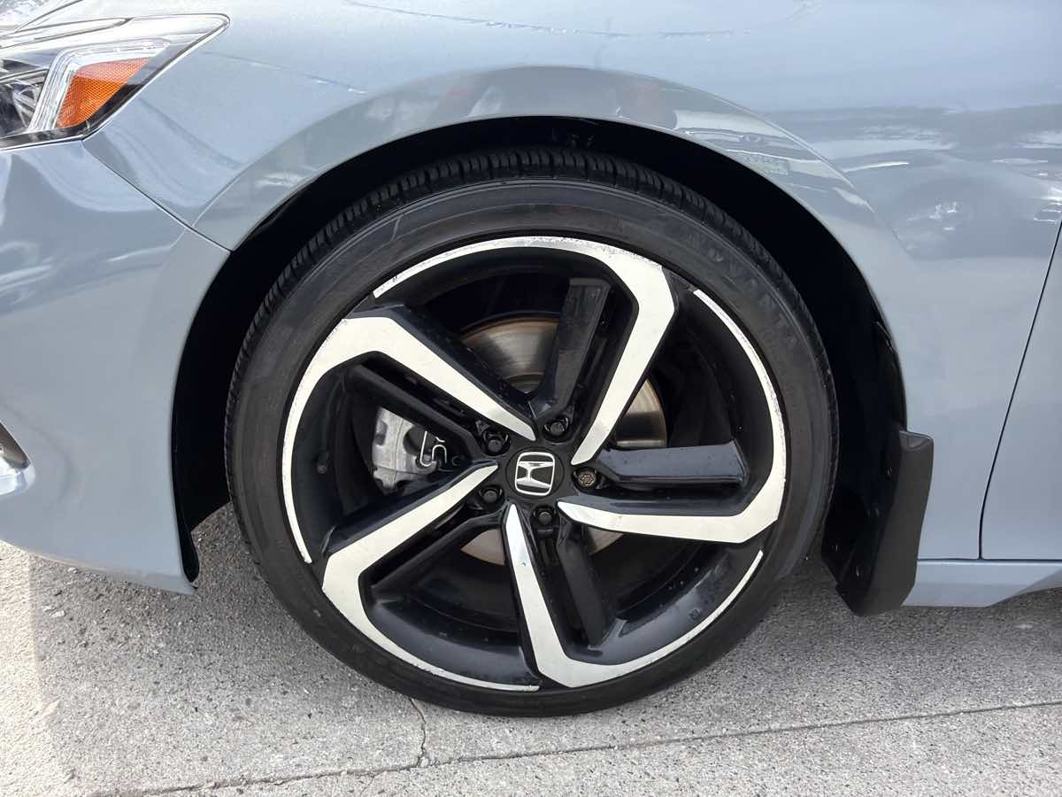 Honda Accord photo 30