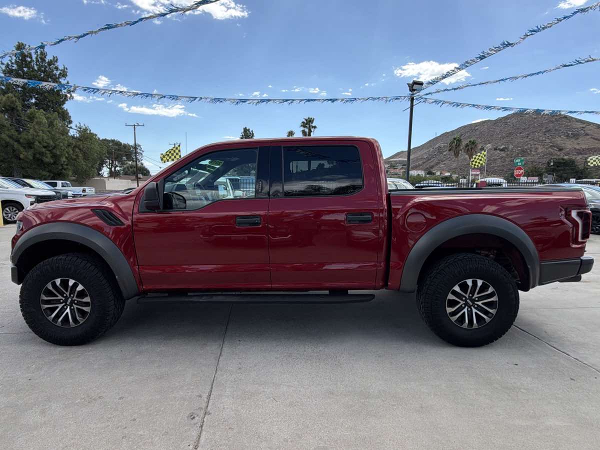 Ford F-150 photo 2