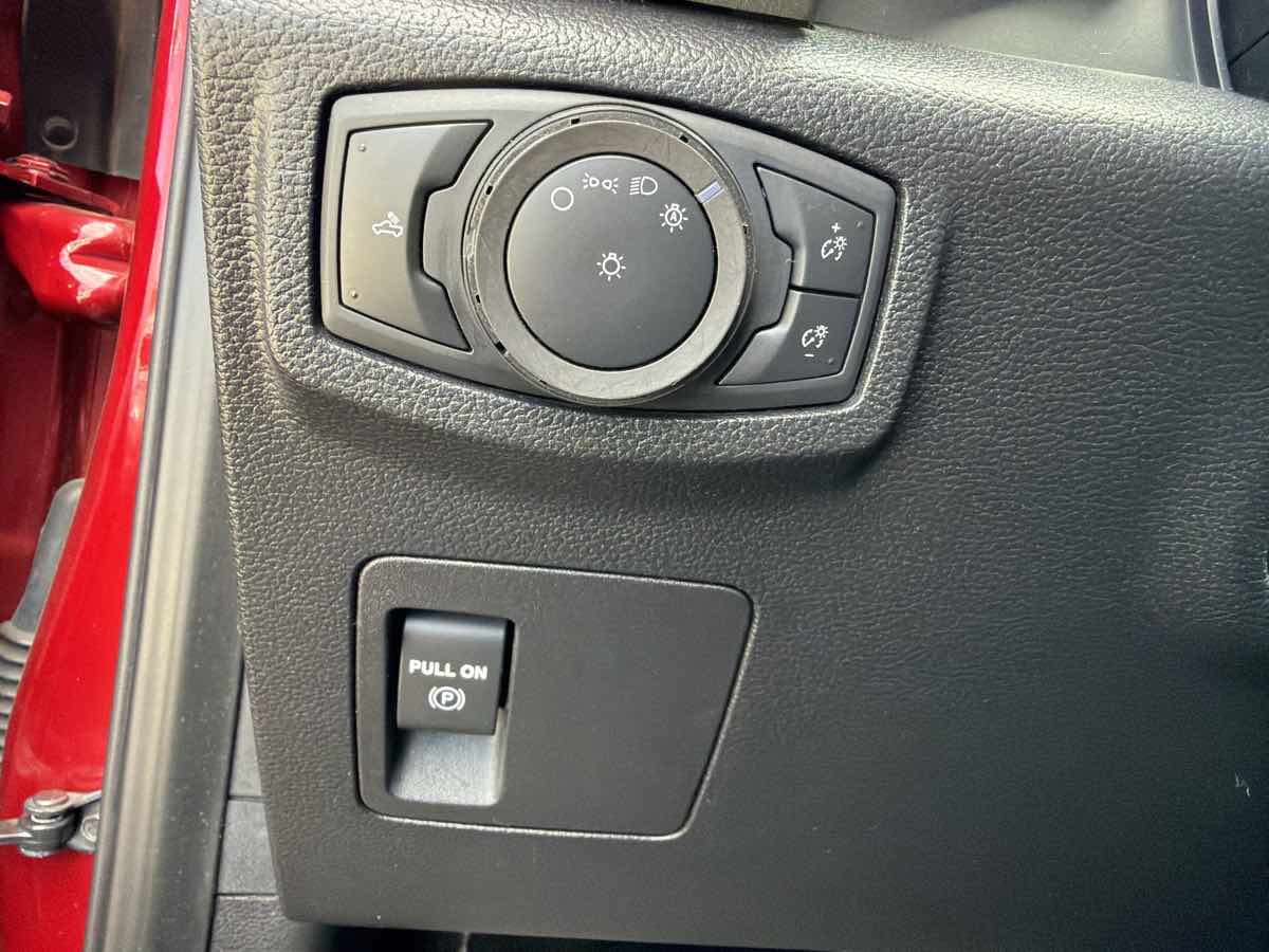 Ford F-150 photo 12