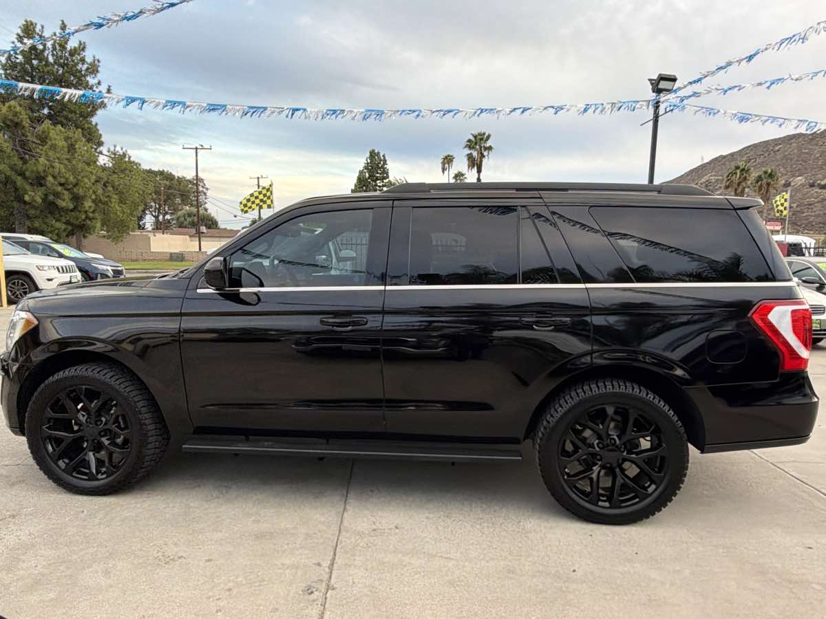 Ford Expedition photo 2