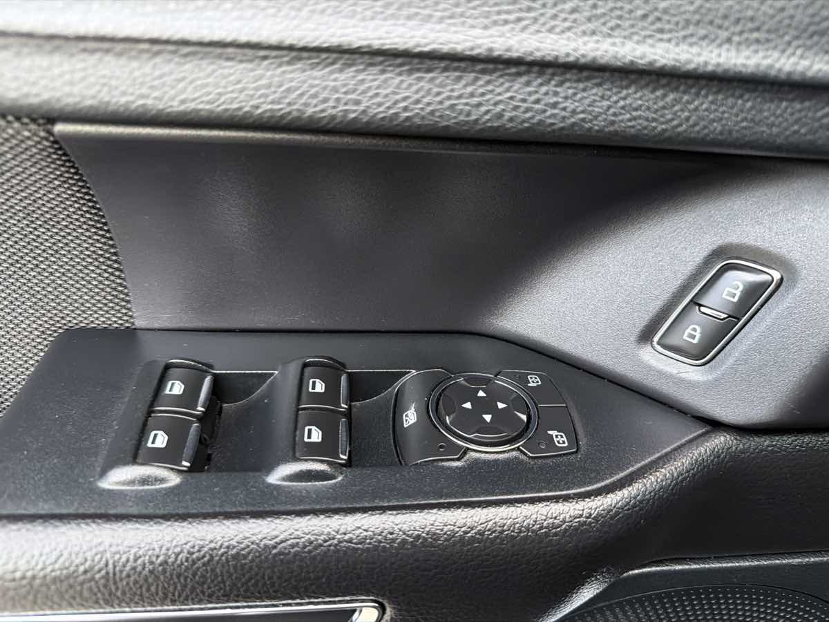 Ford Expedition photo 11