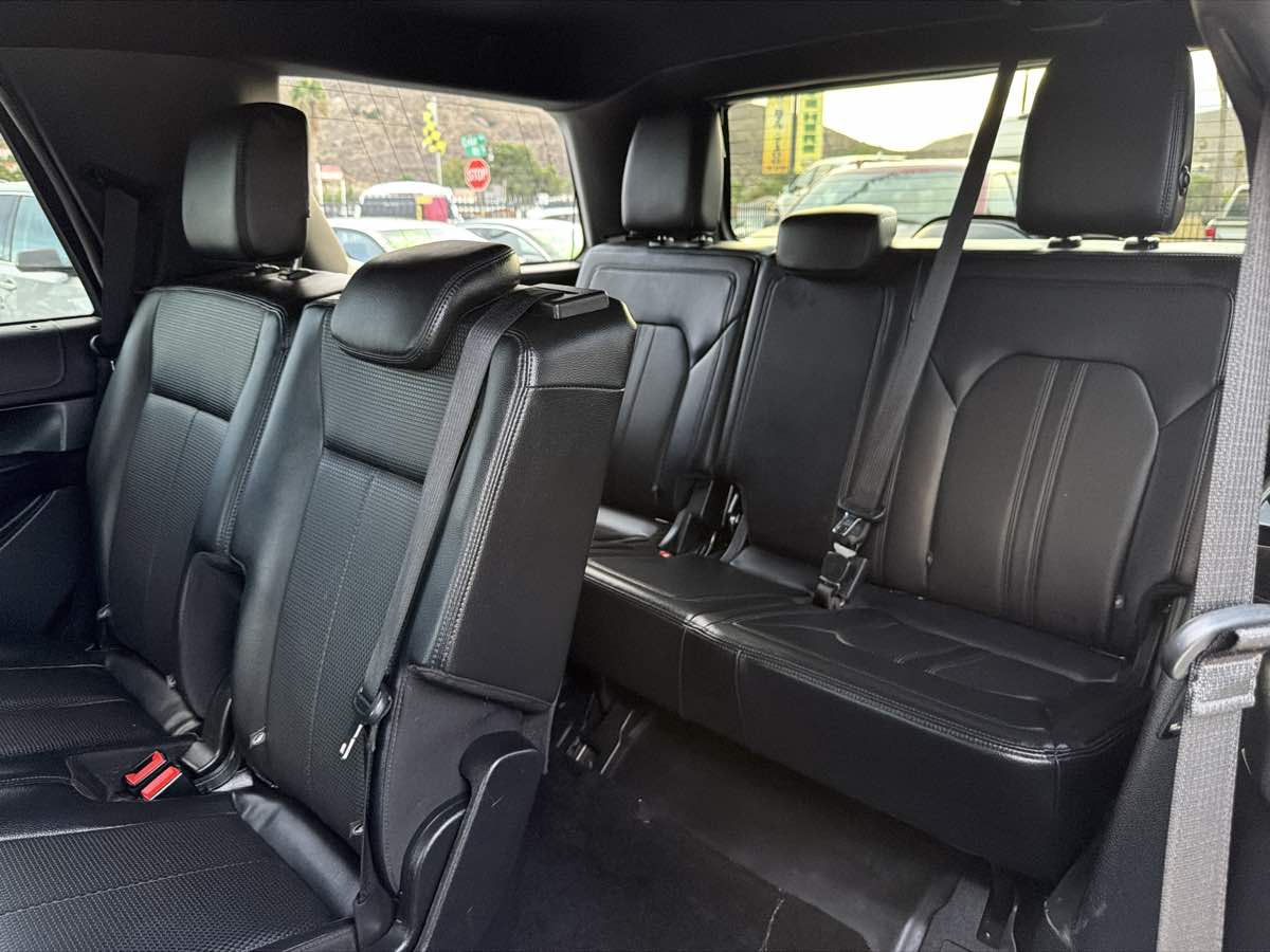 Ford Expedition photo 21
