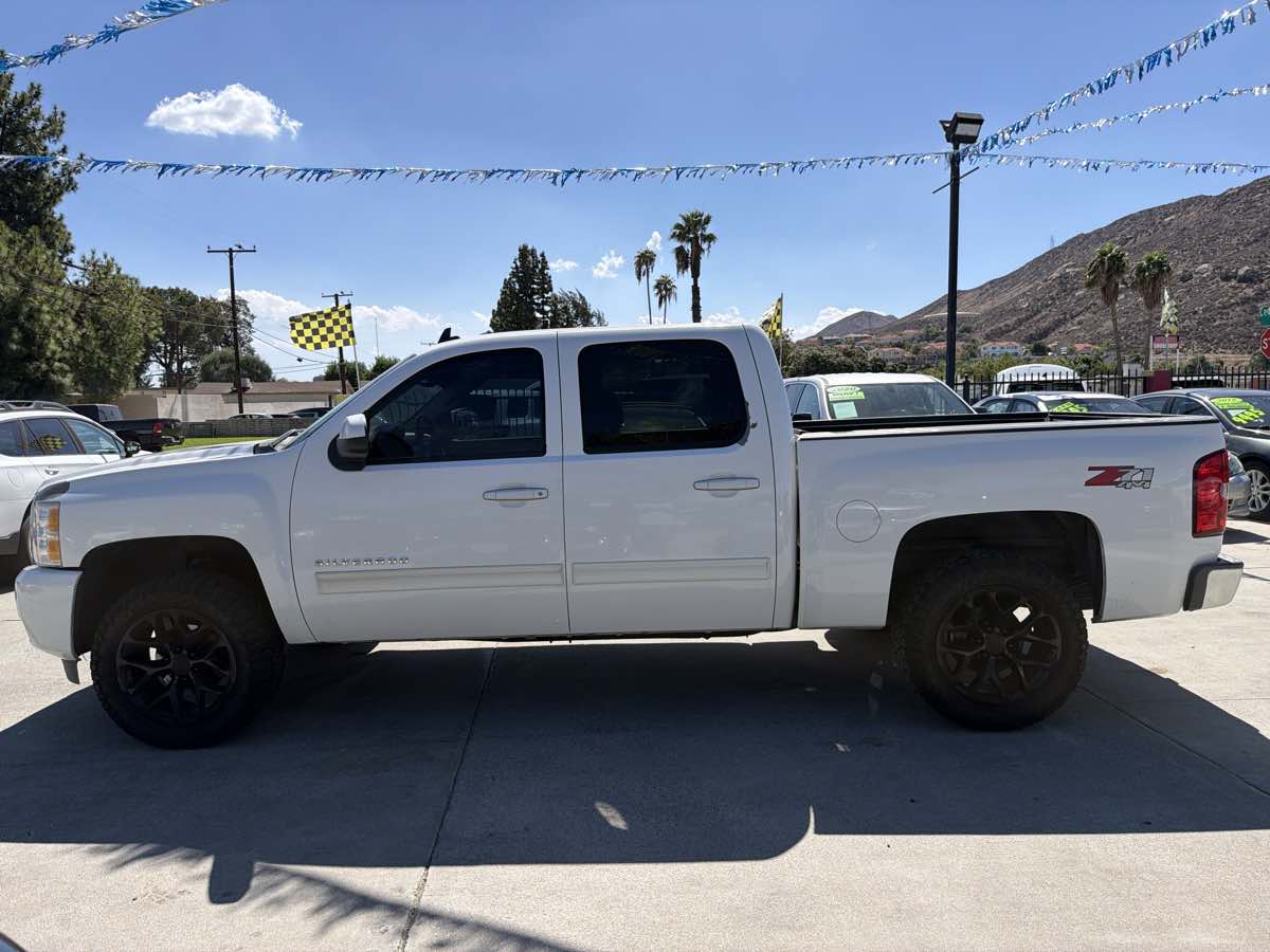 Chevrolet Silverado photo 2