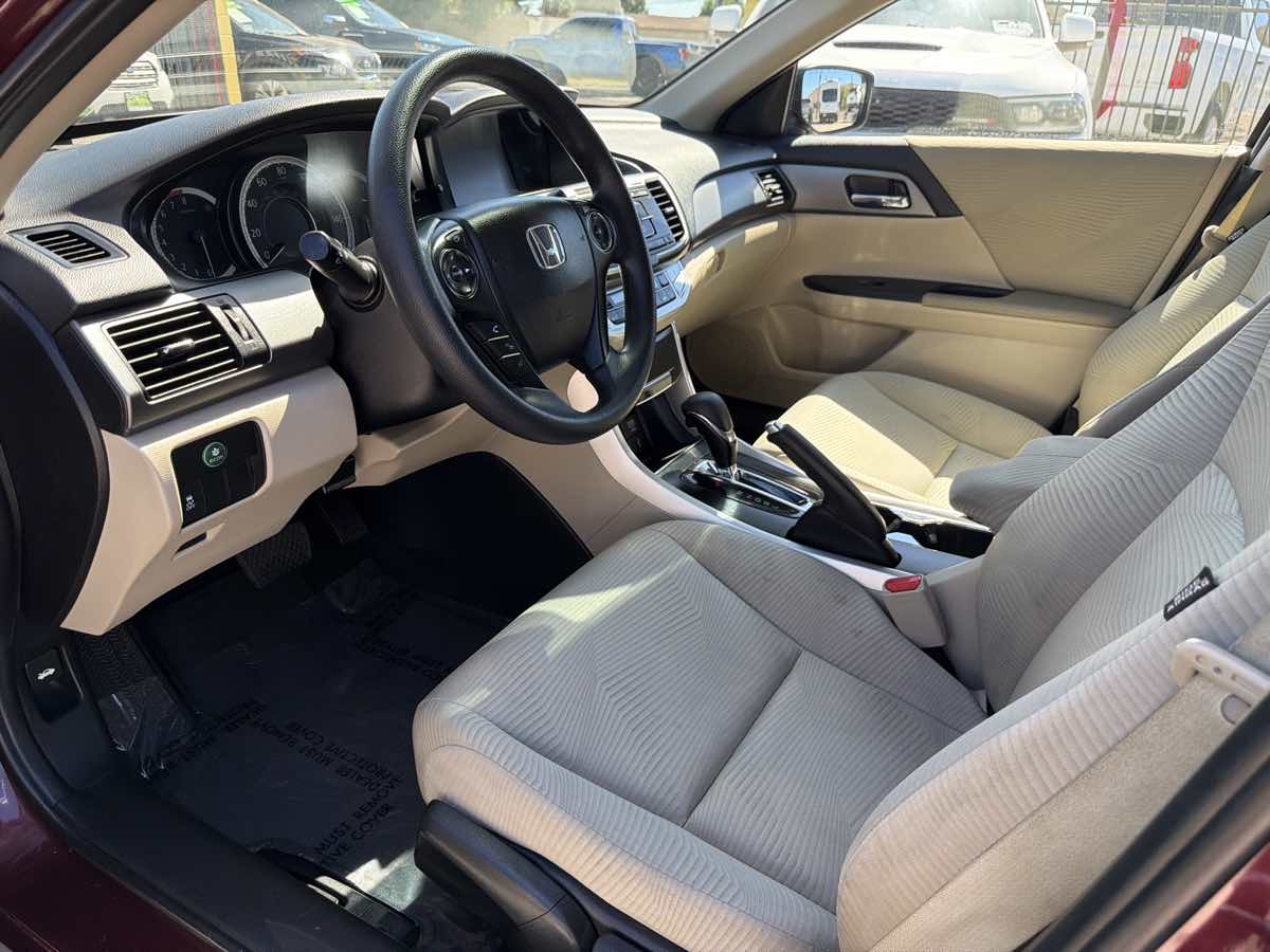 Honda Accord photo 9