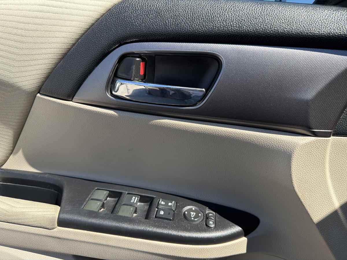 Honda Accord photo 11