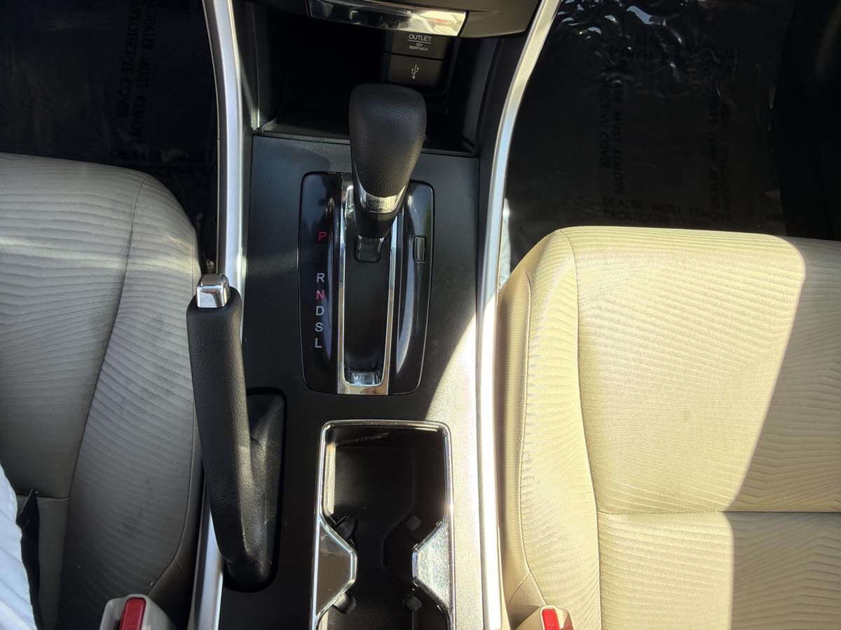 Honda Accord photo 20