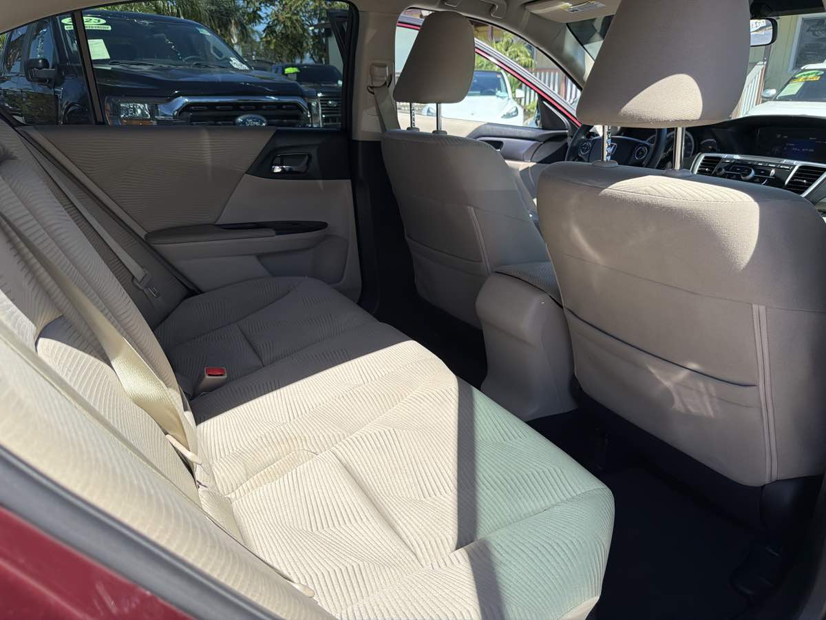 Honda Accord photo 24