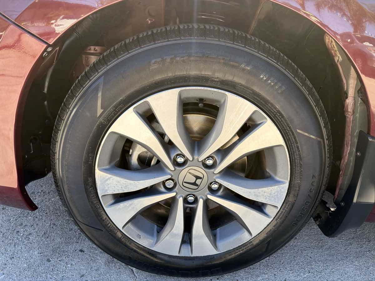 Honda Accord photo 28
