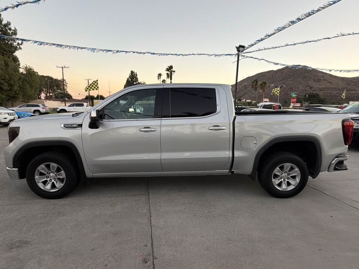 GMC Sierra photo 2