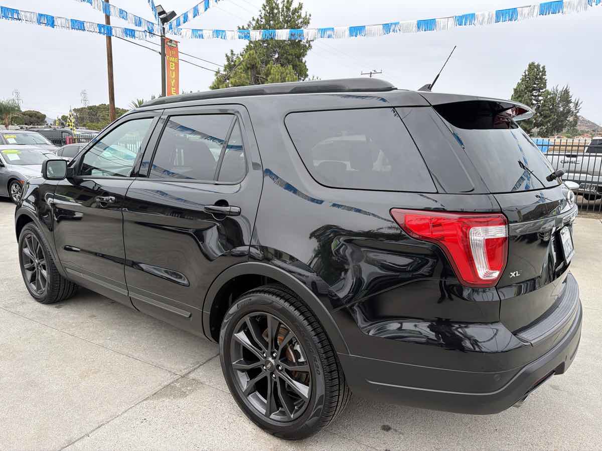 Ford Explorer photo 3