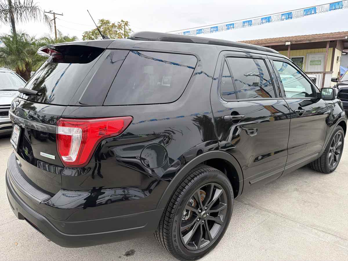 Ford Explorer photo 5