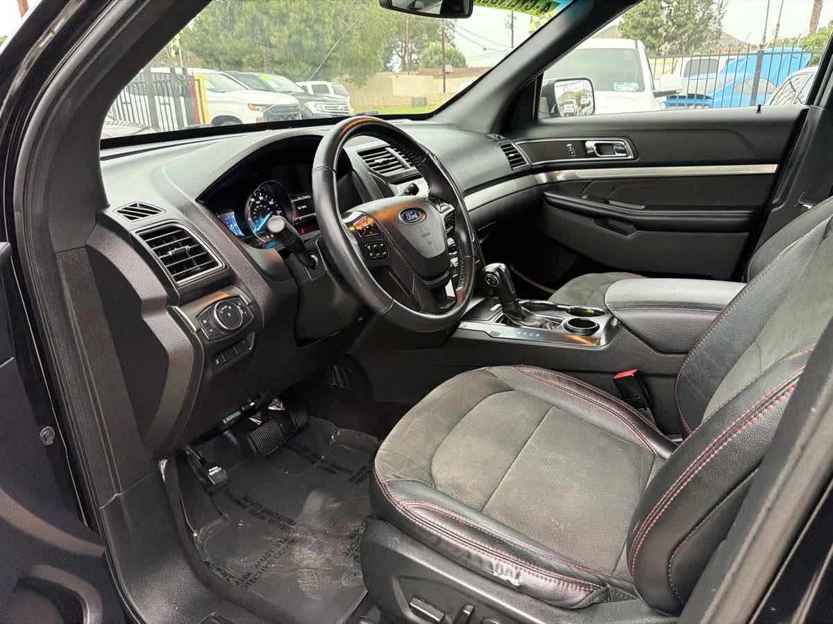 Ford Explorer photo 9
