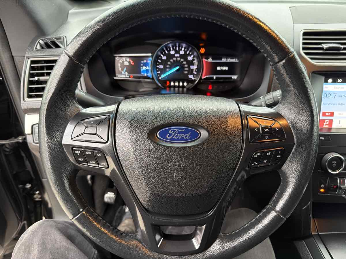 Ford Explorer photo 13