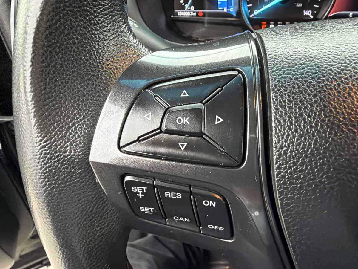 Ford Explorer photo 14