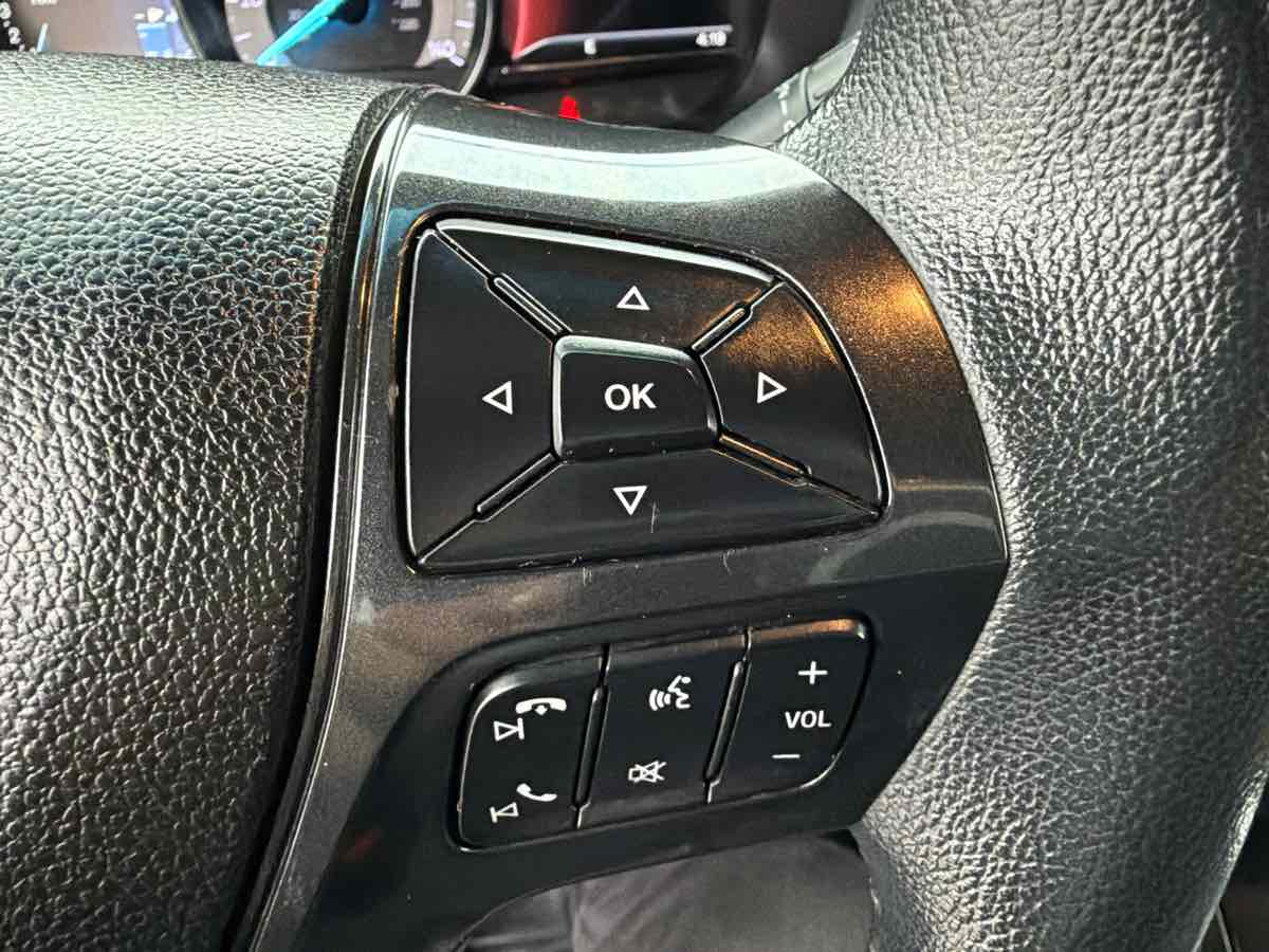 Ford Explorer photo 16