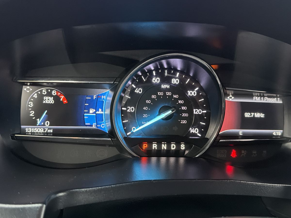 Ford Explorer photo 17