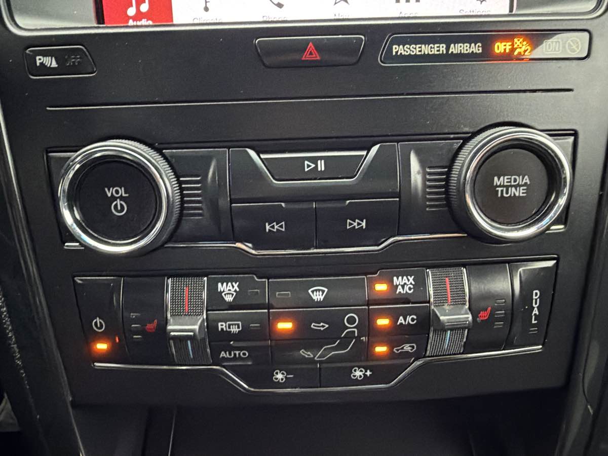 Ford Explorer photo 20