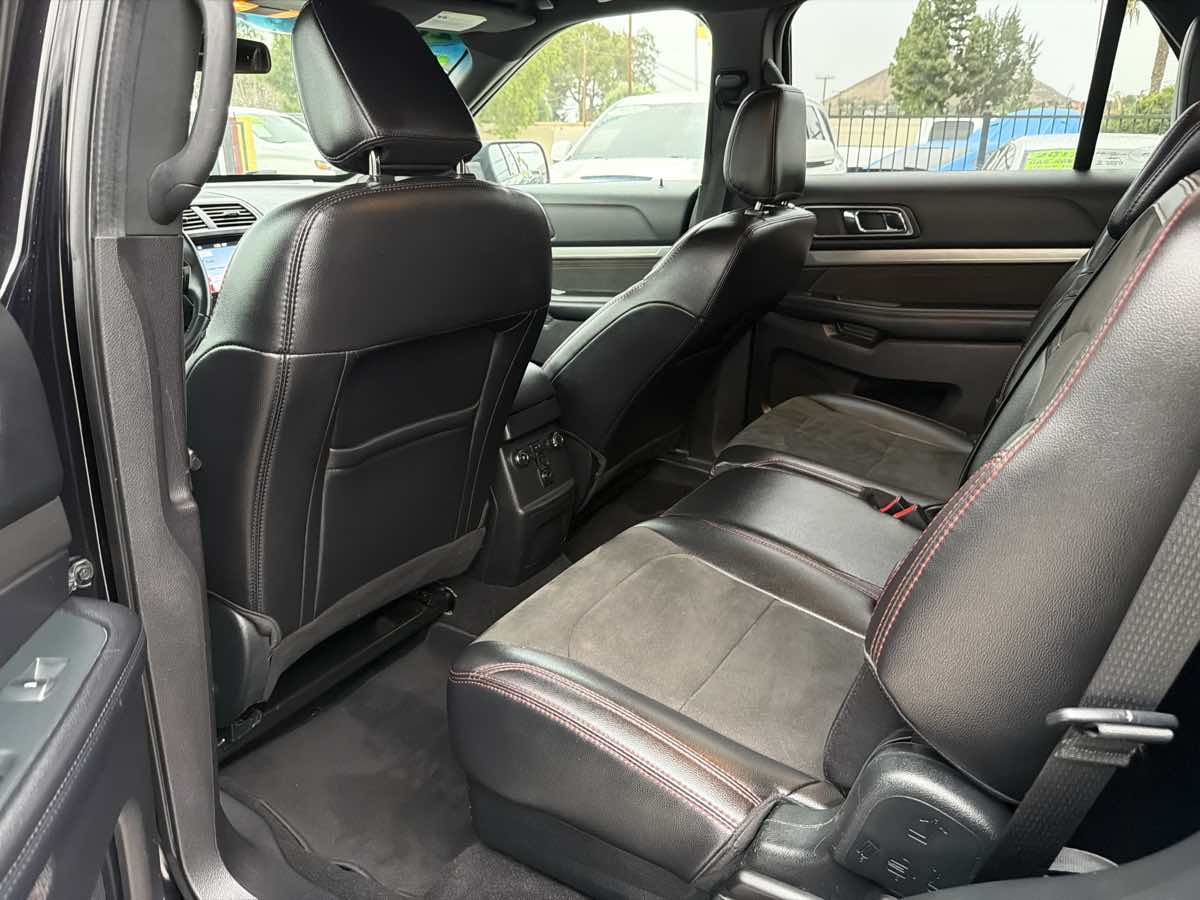 Ford Explorer photo 22