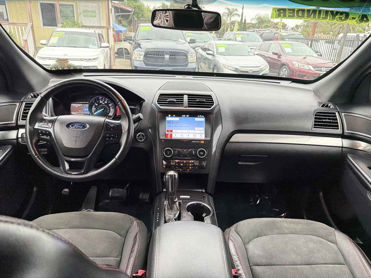 Ford Explorer photo 25