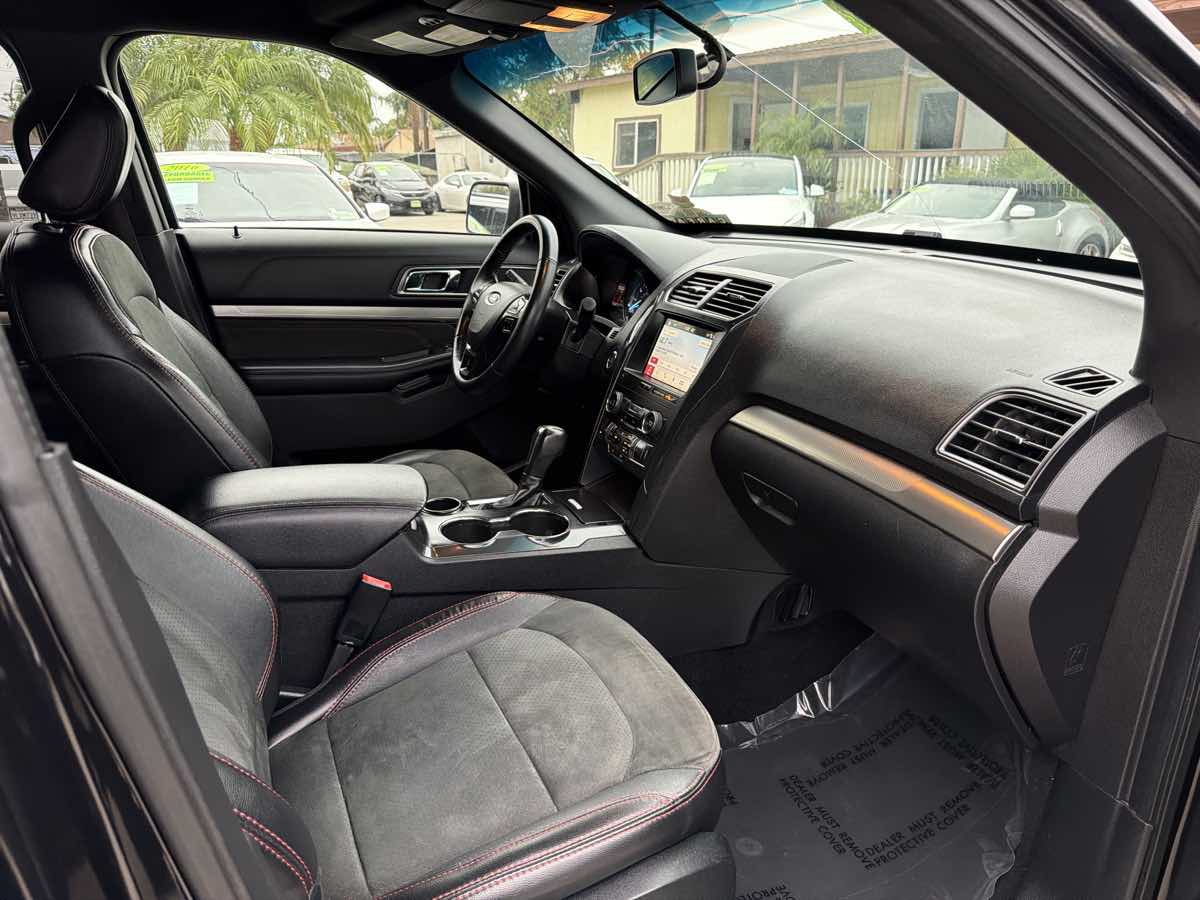 Ford Explorer photo 30