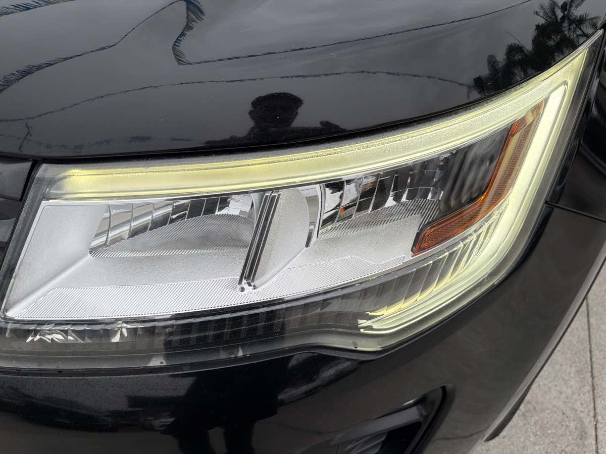 Ford Explorer photo 32