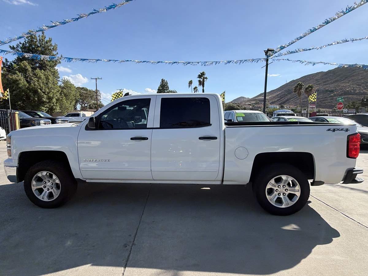 Chevrolet Silverado photo 2