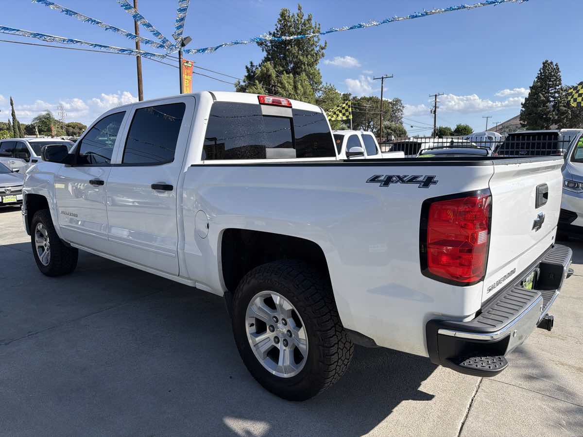 Chevrolet Silverado photo 3