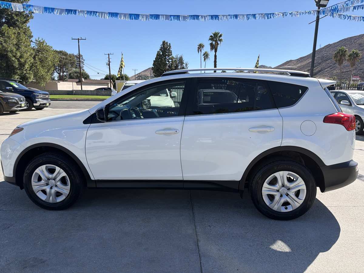 Toyota RAV4 photo 2