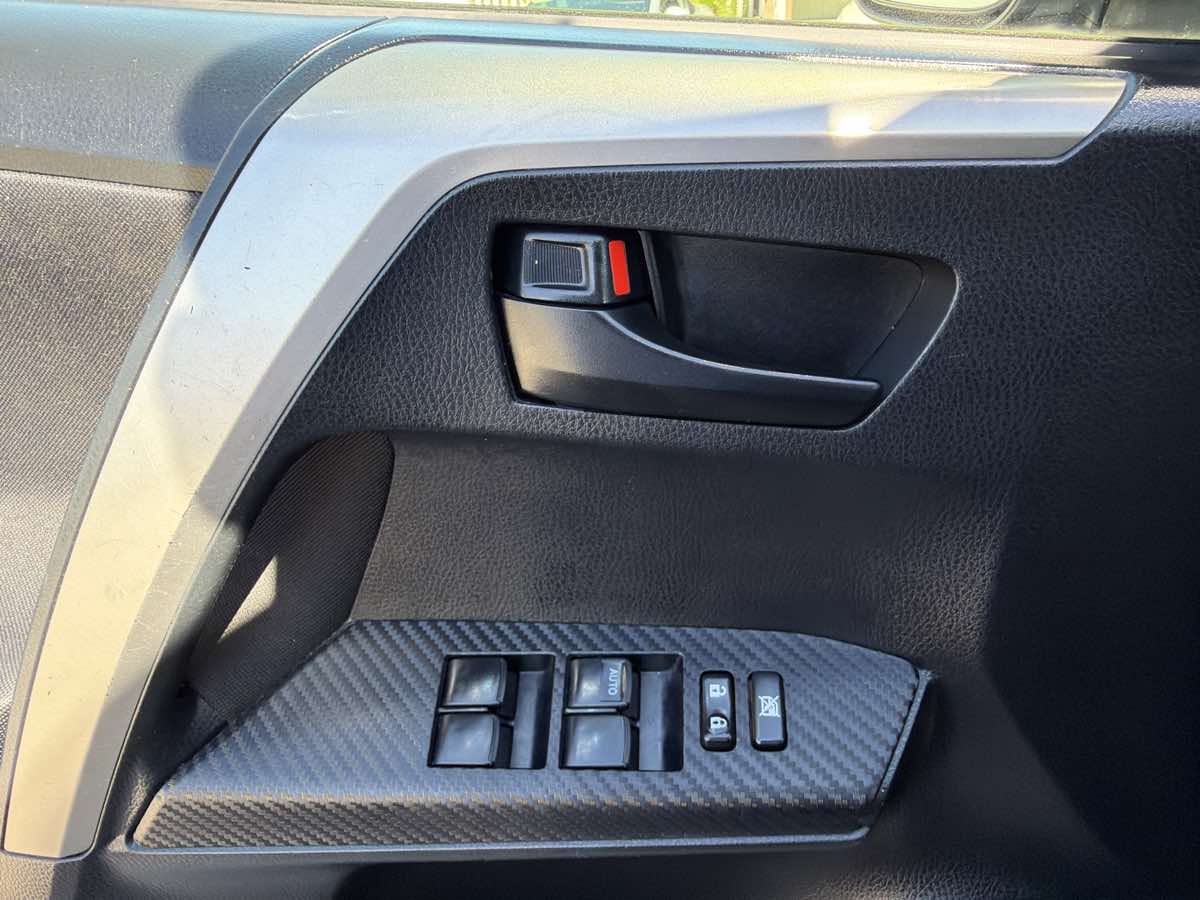 Toyota RAV4 photo 10