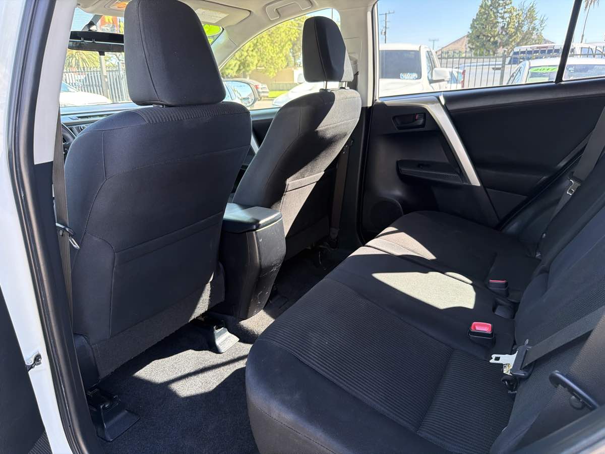 Toyota RAV4 photo 19