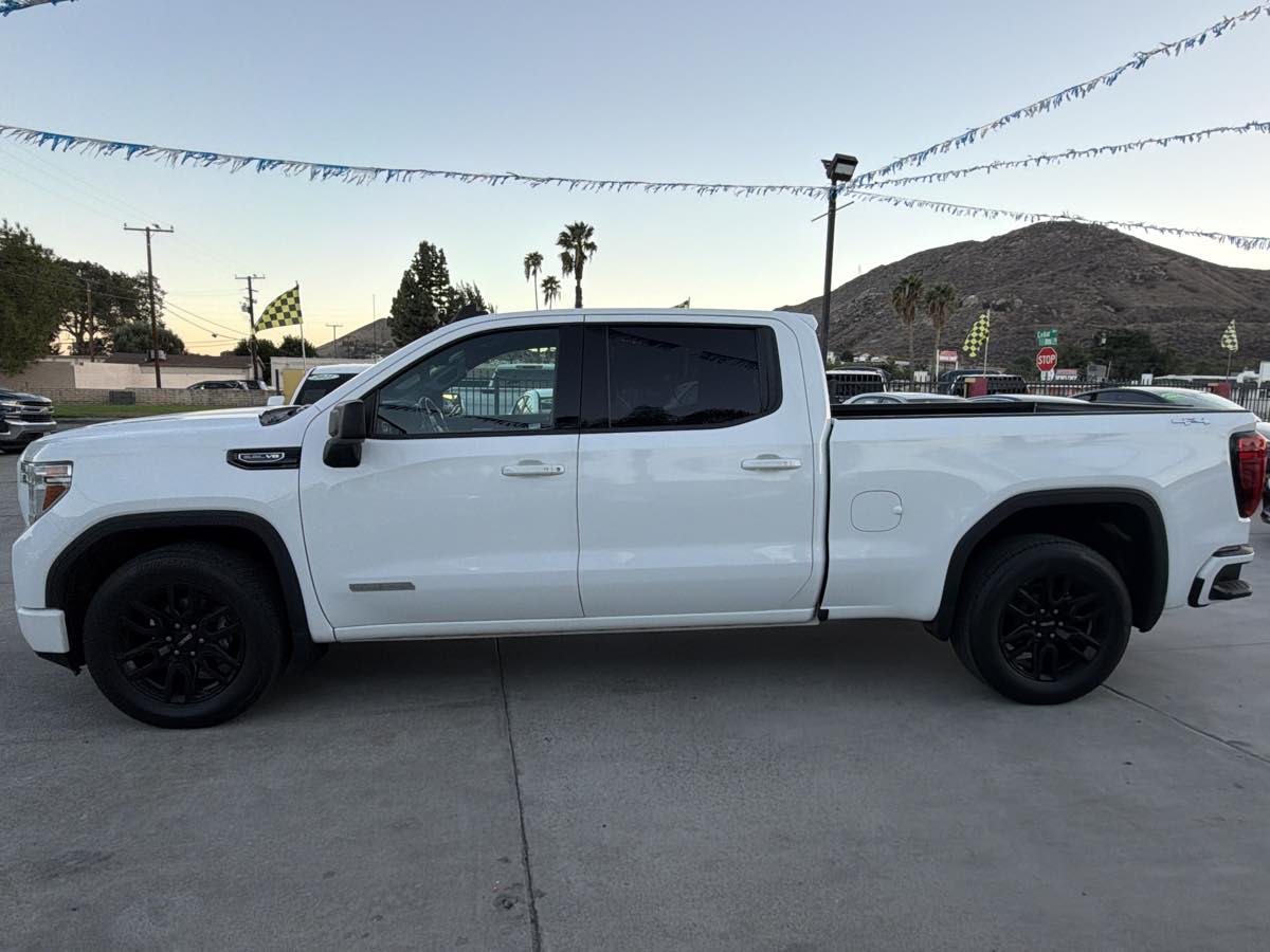 GMC Sierra photo 2