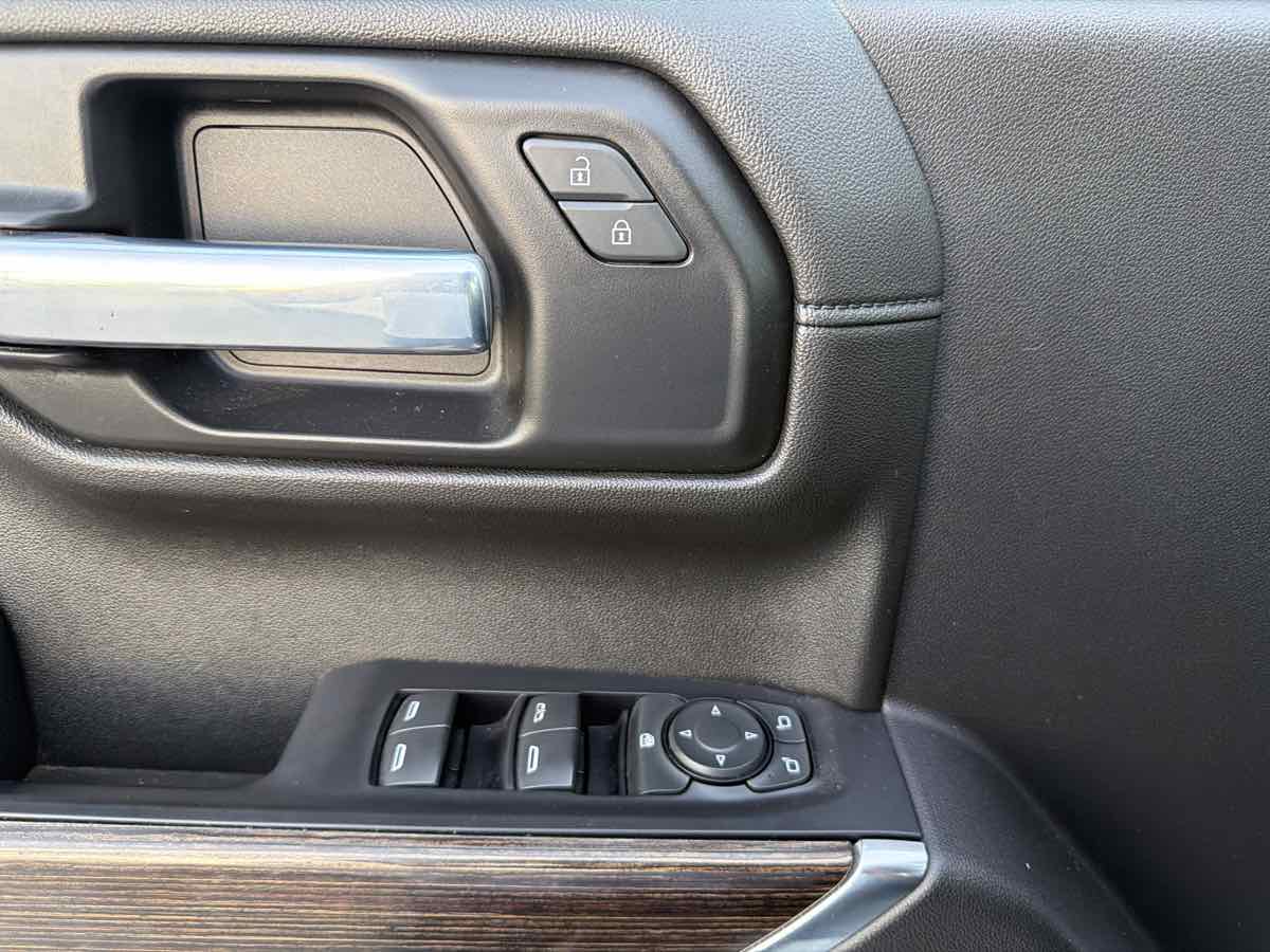 GMC Sierra photo 11