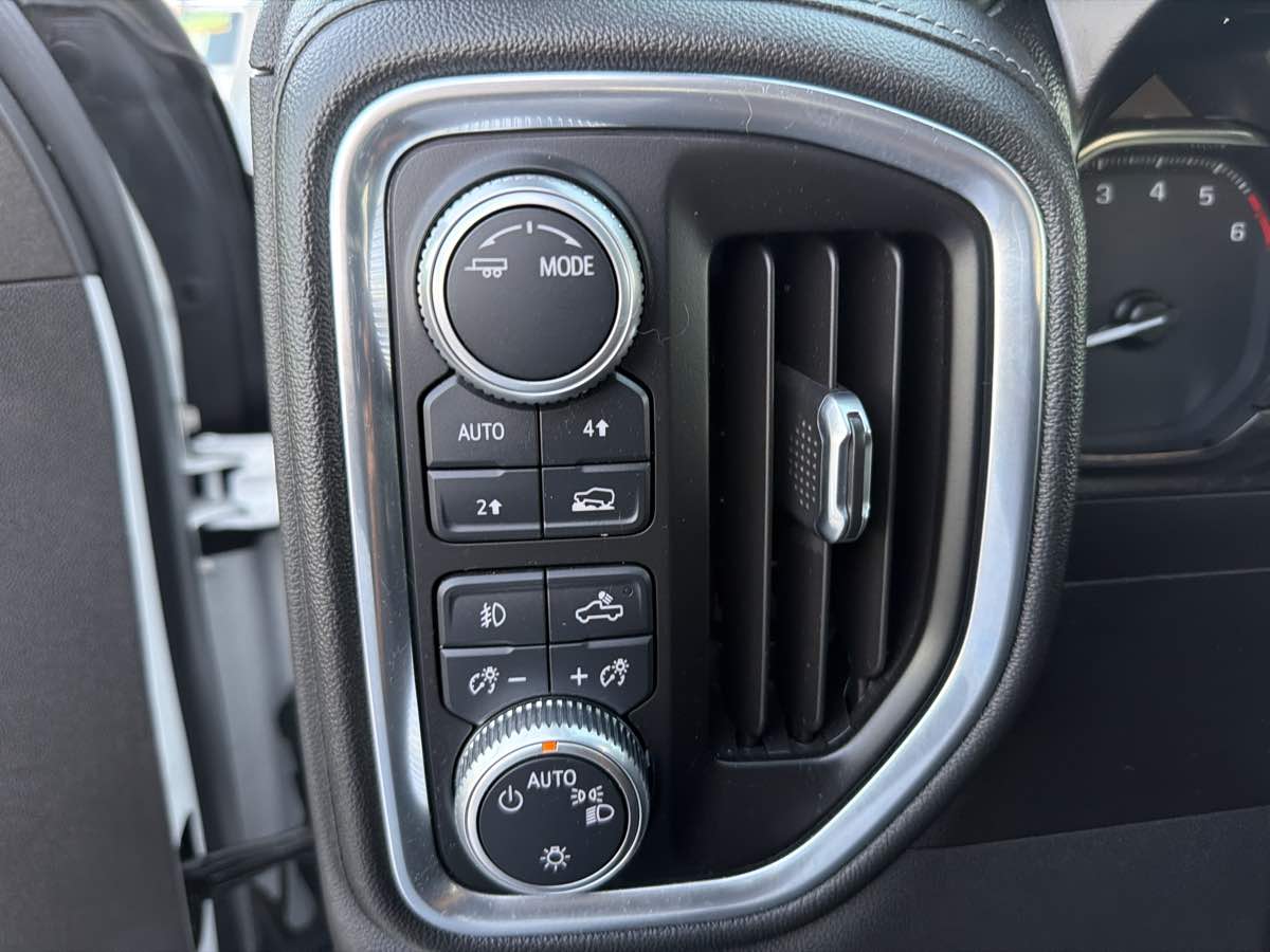 GMC Sierra photo 12