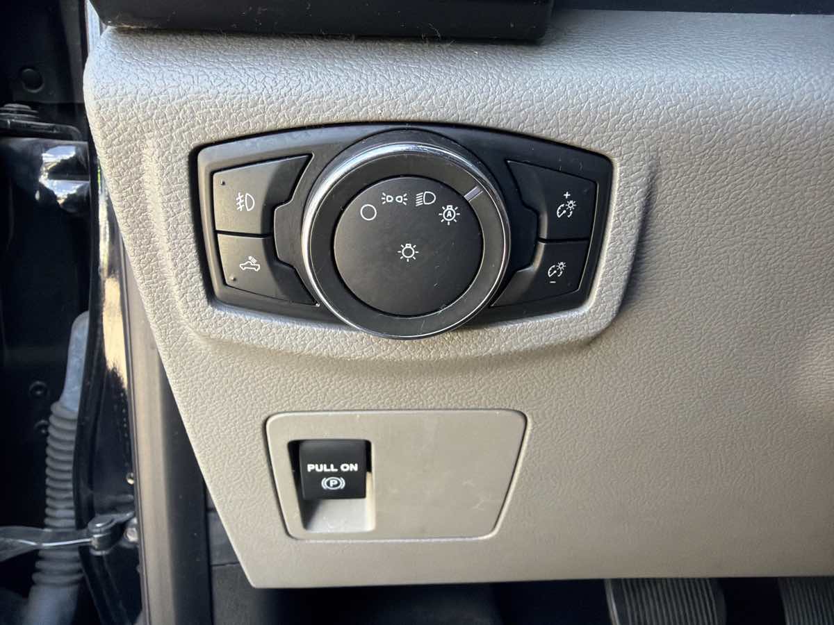 Ford F-150 photo 12