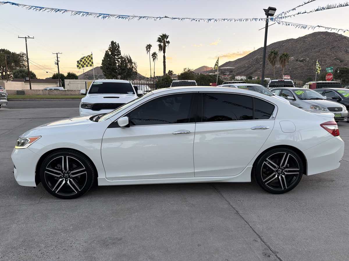 Honda Accord photo 2