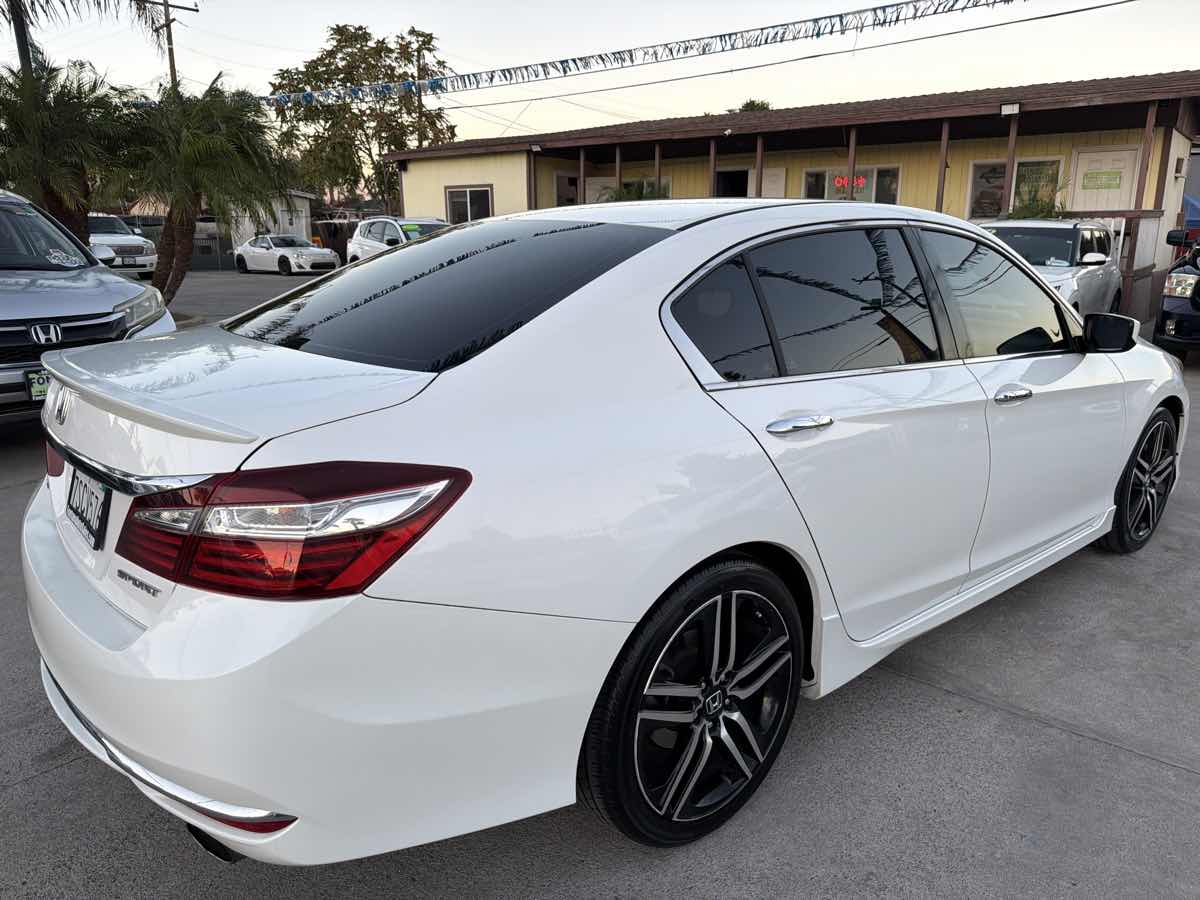 Honda Accord photo 5