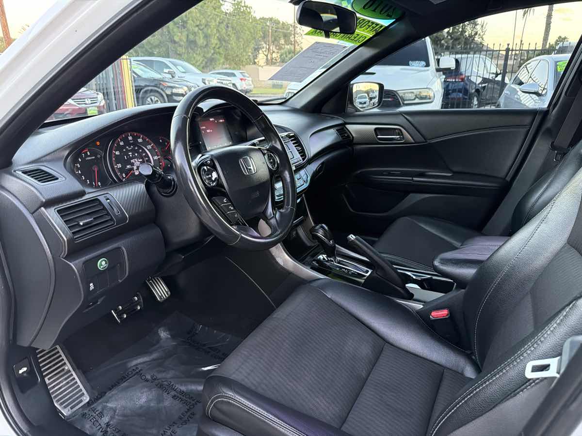 Honda Accord photo 9