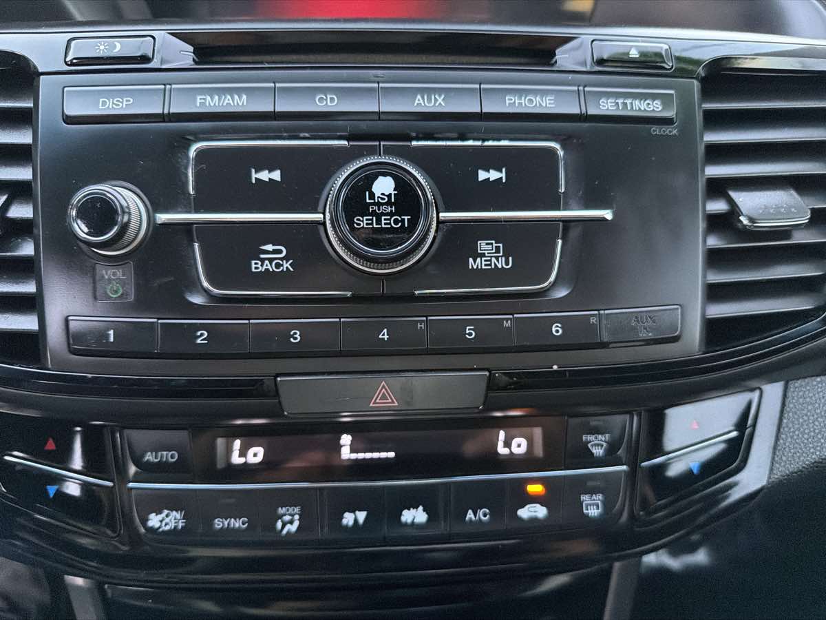 Honda Accord photo 19