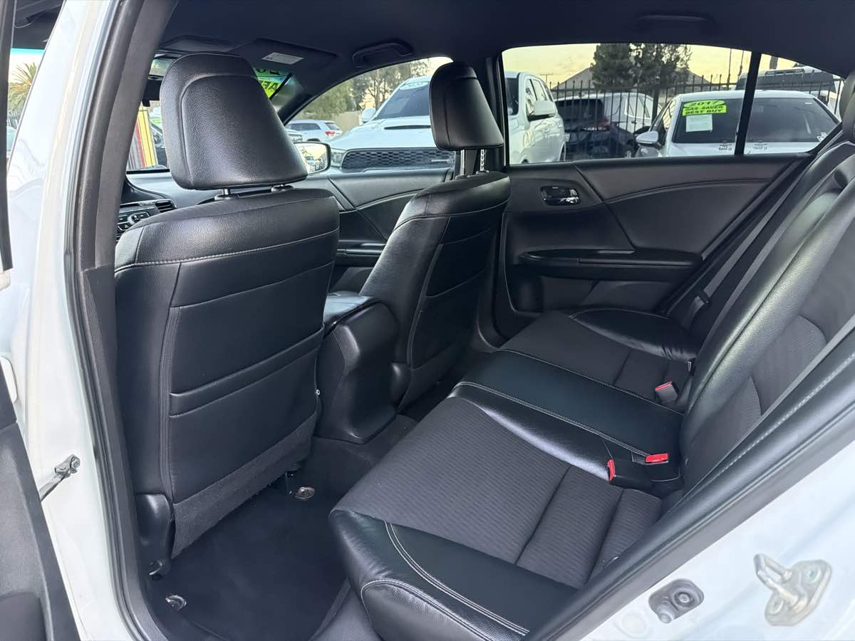 Honda Accord photo 21
