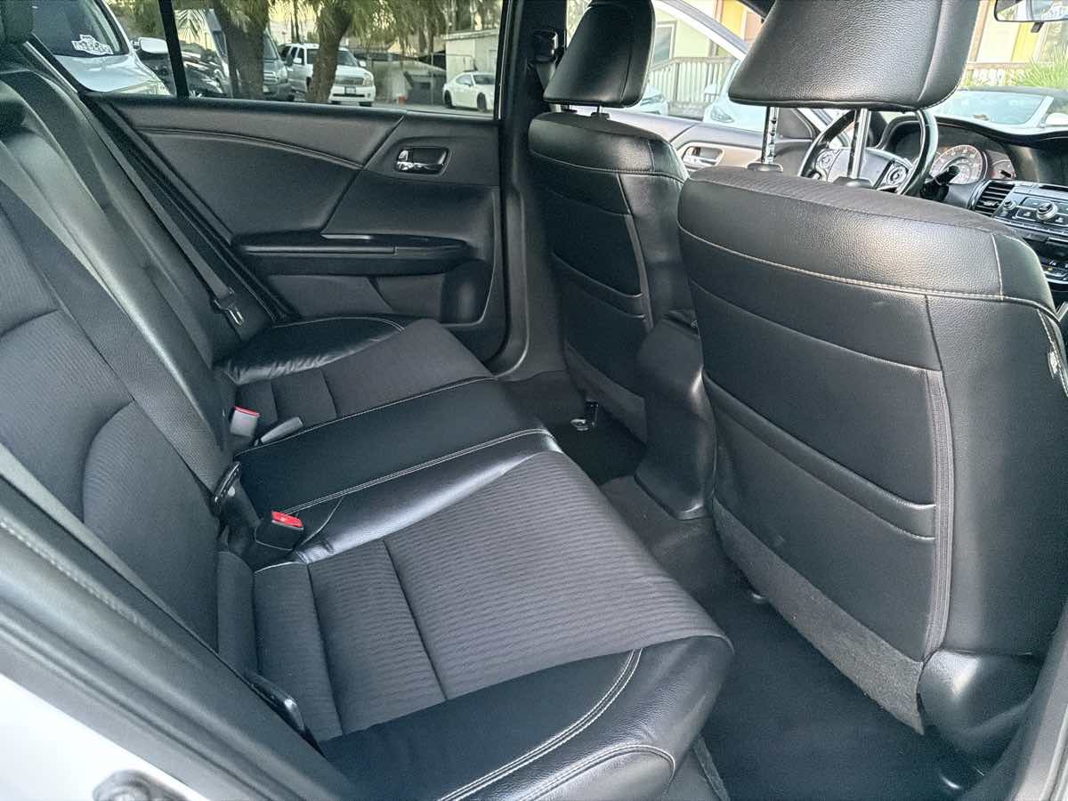 Honda Accord photo 24