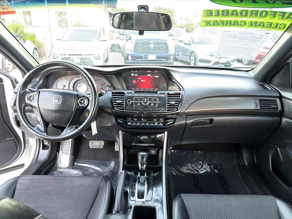Honda Accord photo 22